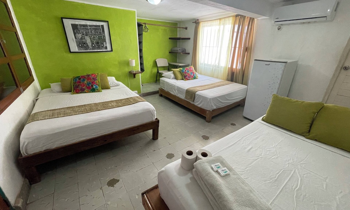 Centro - Supmza 001 Apartment | Private room for 5 people. A/C, TV, Wi-Fi, minibar, kitchen and living. Downtown | Isla Mujeres #2