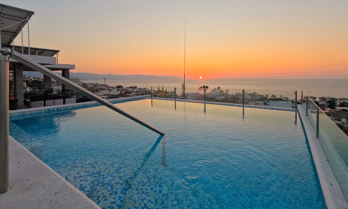 Colonia 5 de Diciembre Apartment | Puerto Vallarta, Bay View Apartment. 5 min from the Malecon.