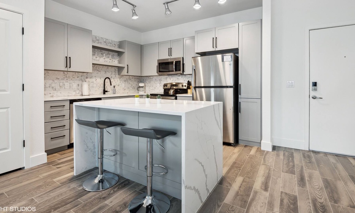 Booker T. Washington Apartment | PURE SUITES 2 Bed Downtown Phoenix Gym Pool Grills Parking