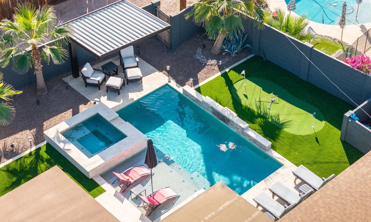 Cox Heights House | PuttPutt, Outdoor TVs & BBQ Bar, Pool & Spa! 5 mins from Old Town!