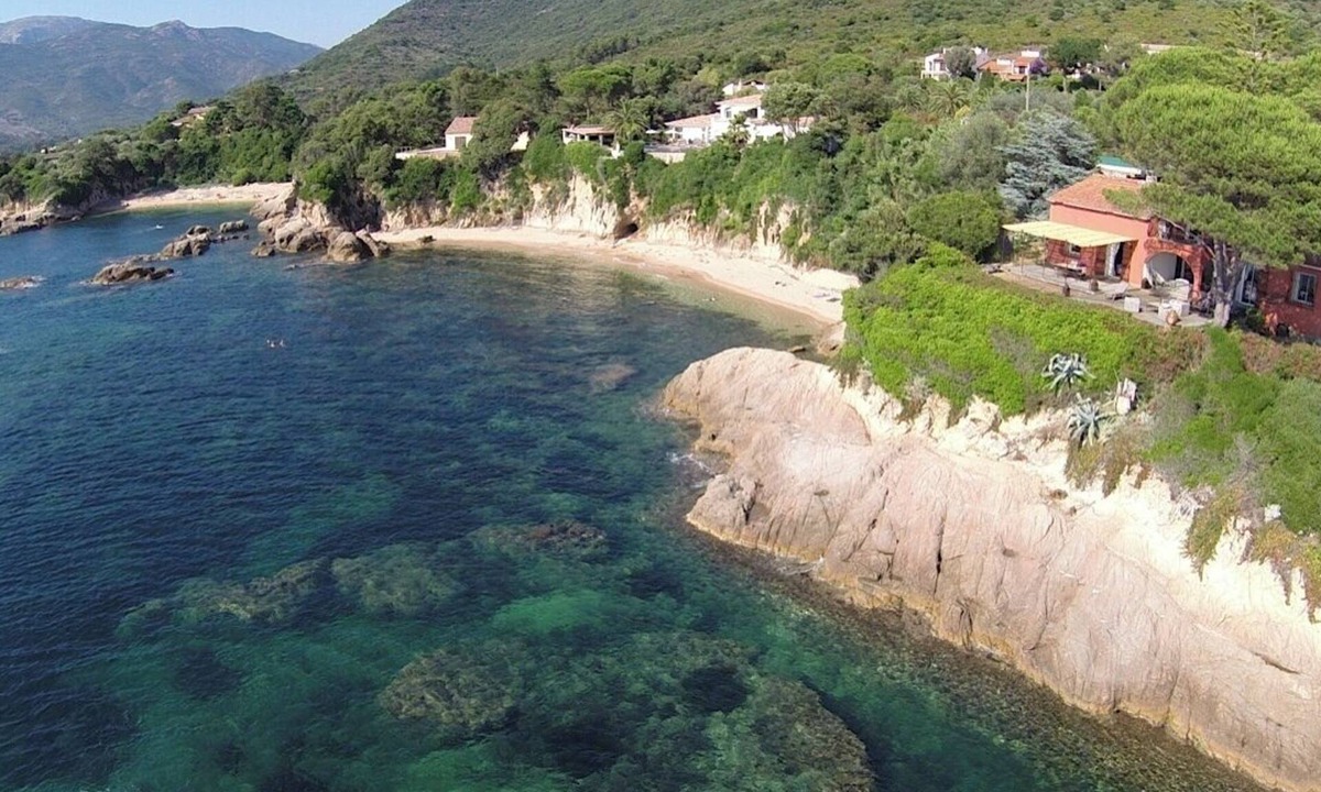 Sagone House | RARE! This summer, enjoy a "Waterfront" family home in Sagone.