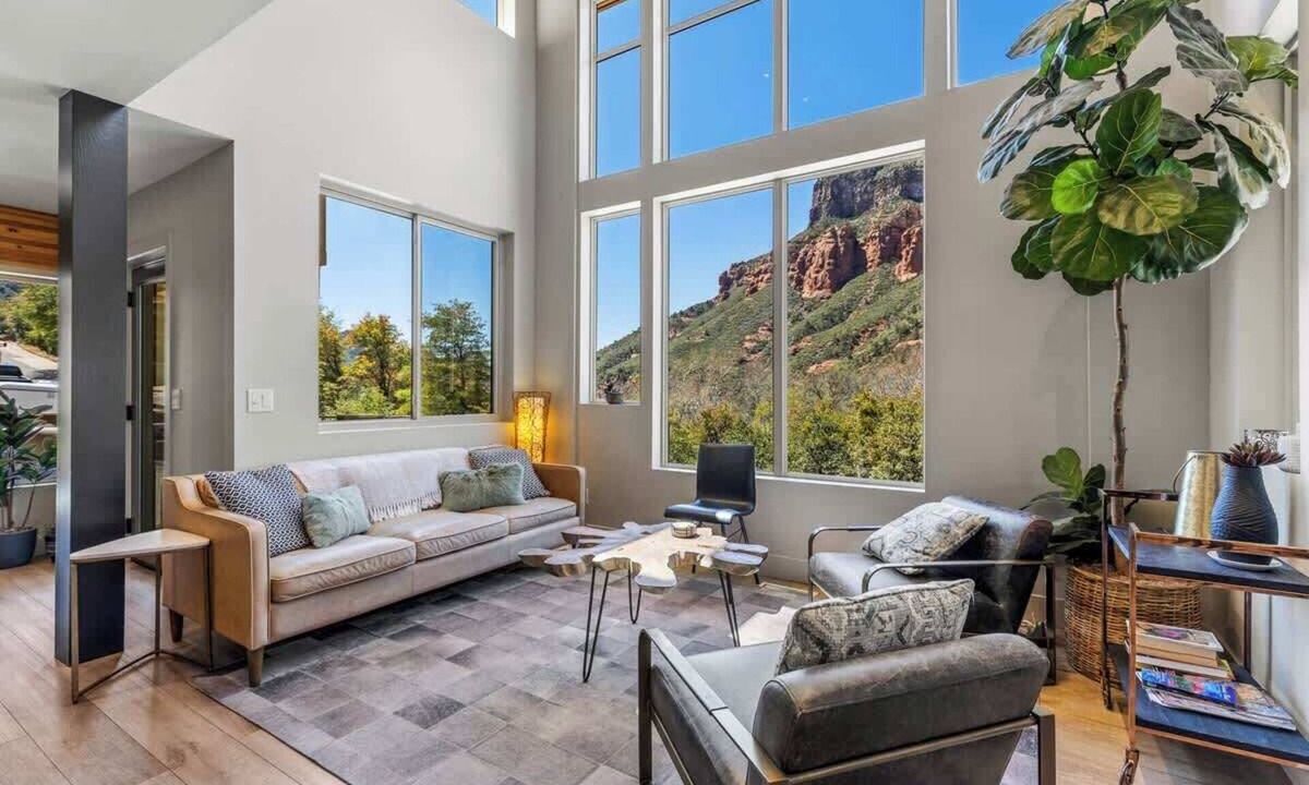 Sedona House | Red Rock Dream Stay - Balcony Views + Creek Nearby