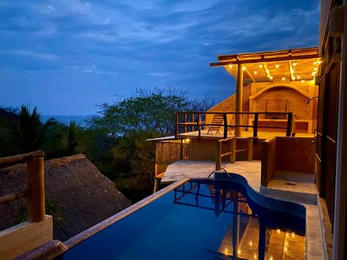 San Agustinillo House | Refugio tropical con alberca, WIFI Starlink y vista al mar
