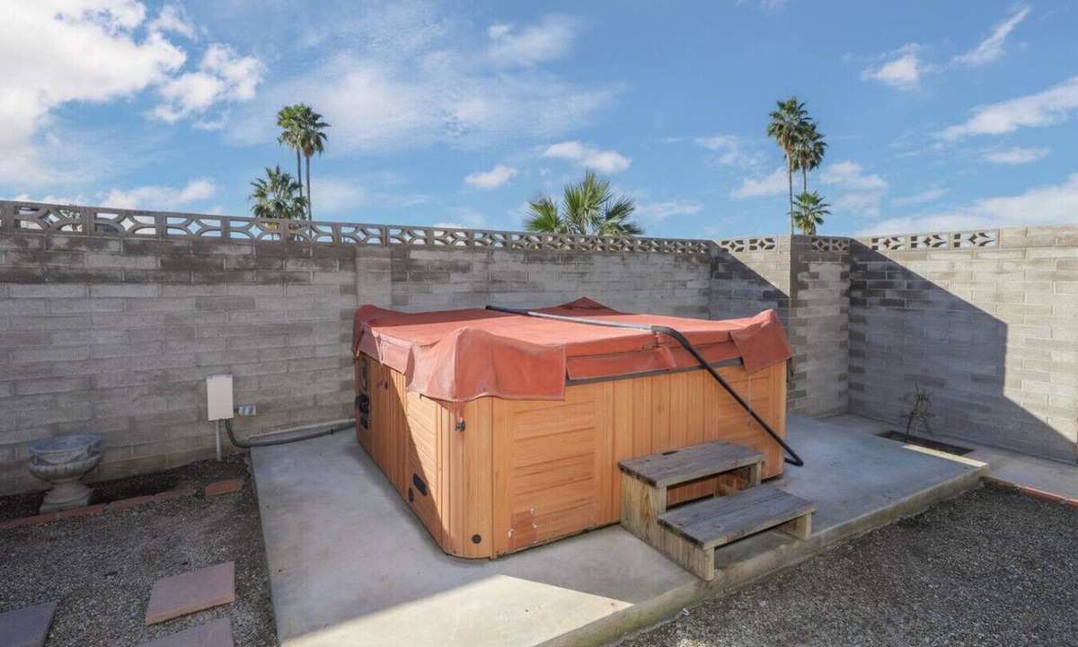 South Harrison House | Relax & Recharge Retreat 4BR w/Hot Tub