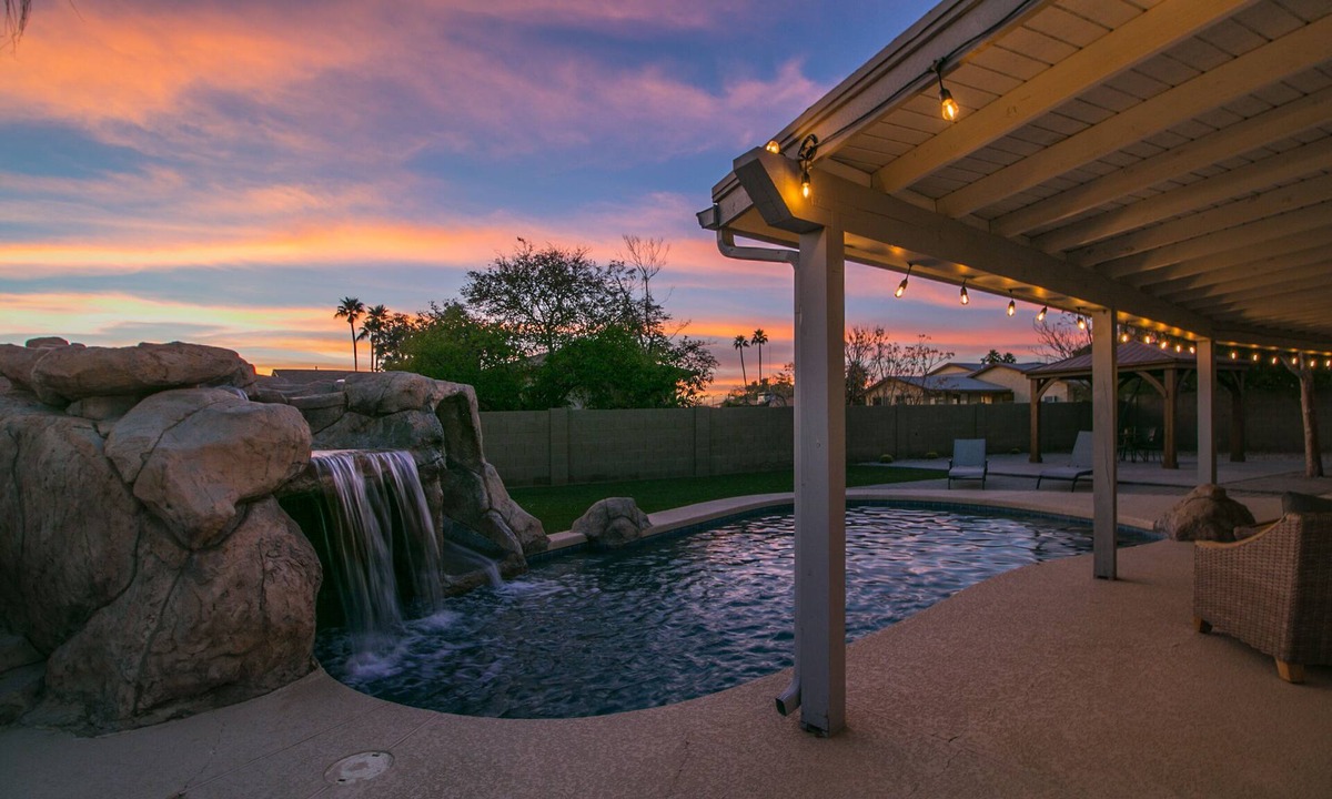 Sunburst Estates House | Relaxing 4 Bdrm Retreat in the Heart of Scottsdale! Big yard and Heated Pool!