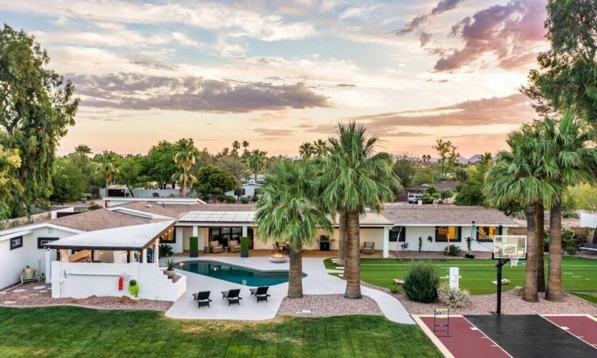 Paradise Valley Village Apartment | Relaxing Desert Oasis–Outdoor Fun+Pool - Sleeps 17