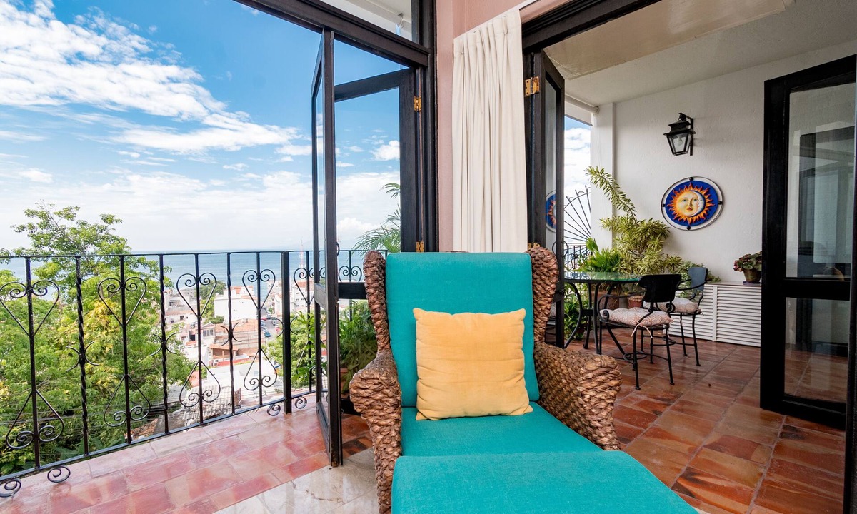 Cerro Condo | Relaxing getaway centrally located.