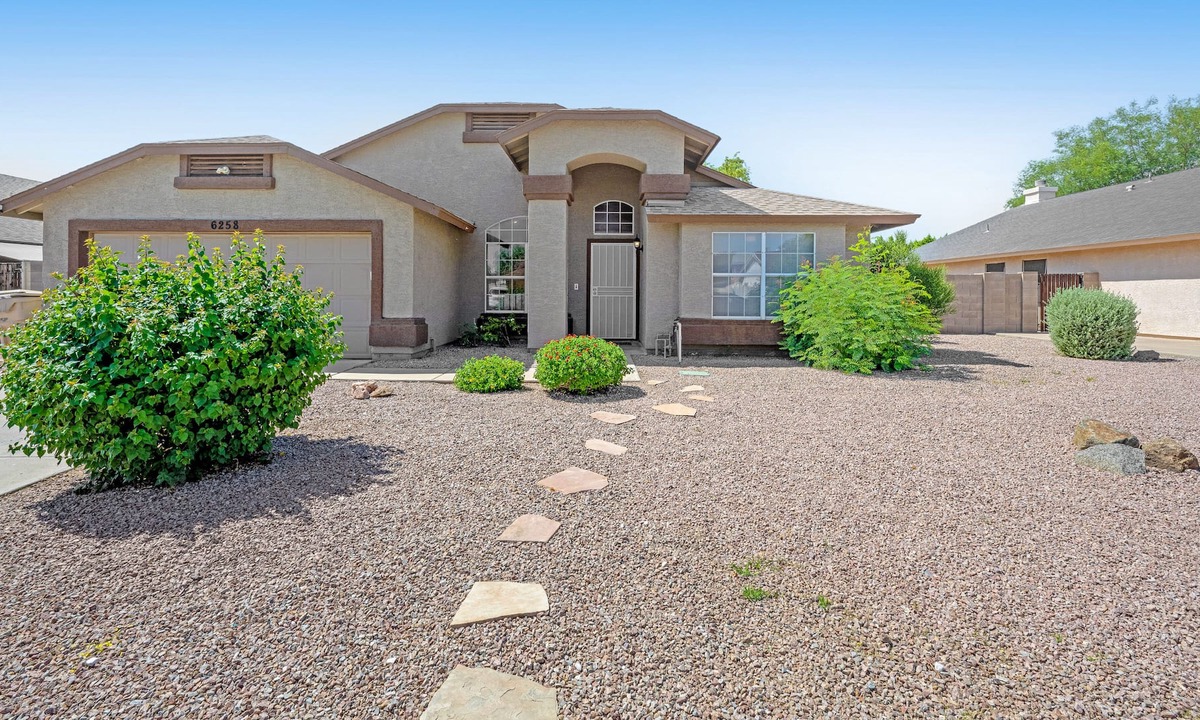 La Buena Vida House | Relaxing home near Cardinals Stadium with private yard, grill, patio, & firepit