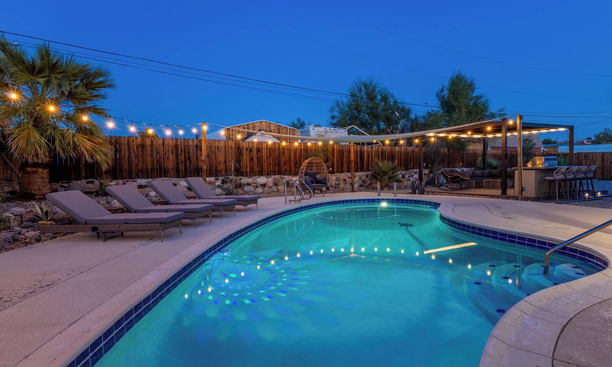 Lake Havasu City House | Remodeled Retreat~Pool~Game Room~Boat Parking~BBQ~AC~1.5 miles to Lake!