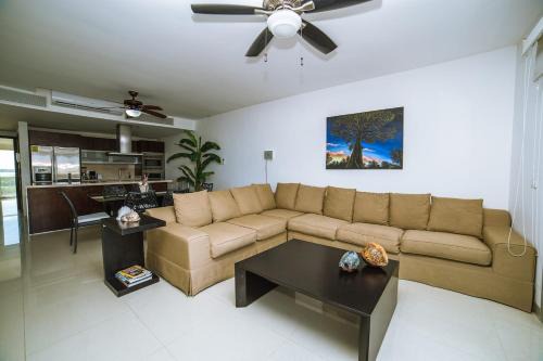 Puerto Juarez Apartment | Resort-Style Pool & Private Beach with Ocean View