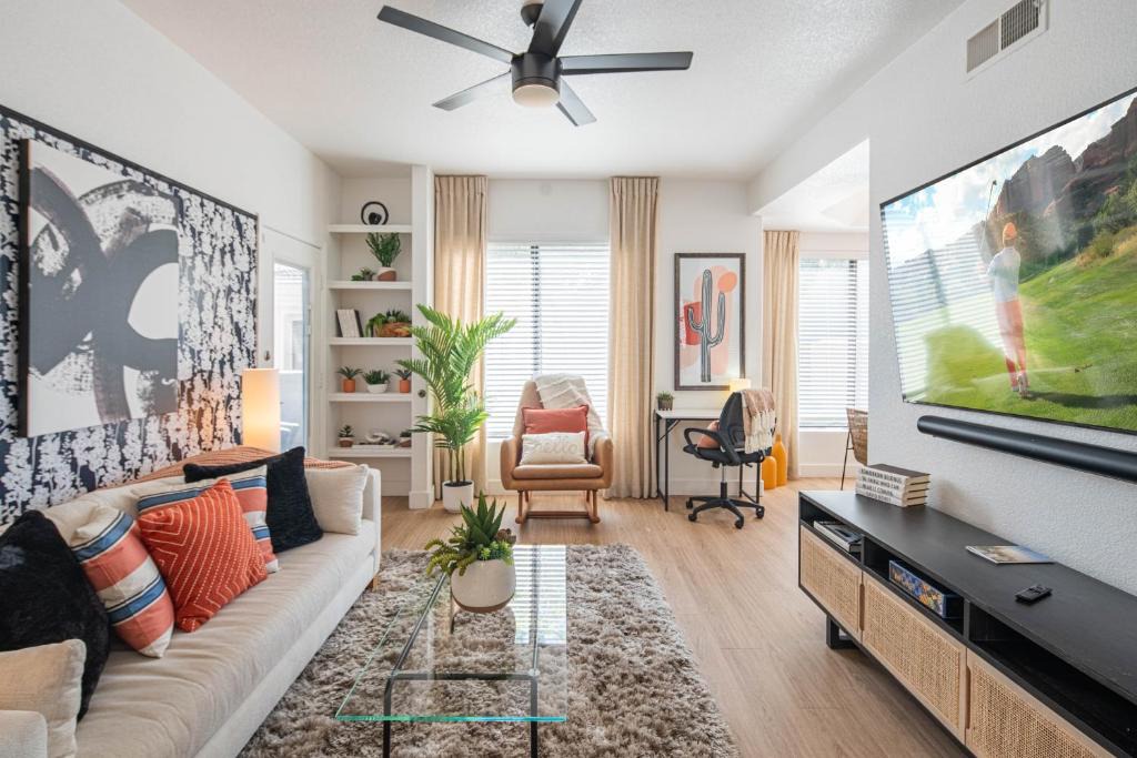 Kierland Apartment | Retail & Sun Oasis Remodeled 2-Queen 2BR Suite