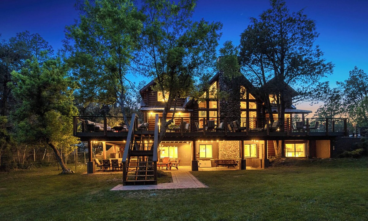 Whispering Pines Cabin | Riverside Luxury Retreat - Hot Tub, Fire Pit, Games & Mesmerizing Views