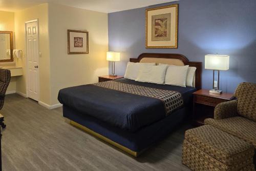 Blythe Hotel | Rodeway Inn & Suites Blythe I-10