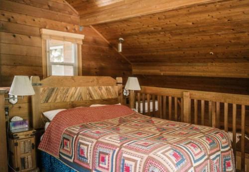 Sedona House | Rustic Cabin for 2 in Oak Creek Cabin - WILD ROSE