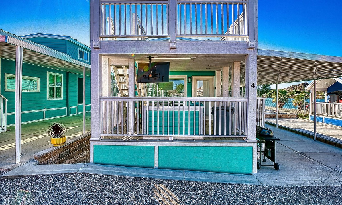 Parker Strip House | Sandy Cheeks, Deluxe Rive Views, Roadrunner Resort