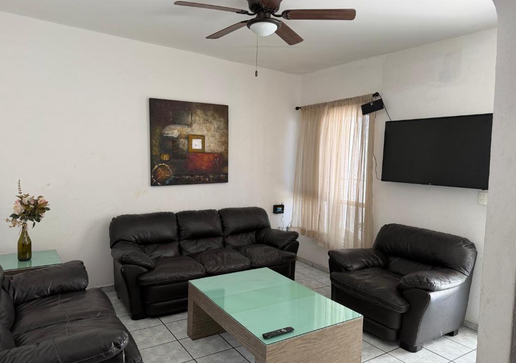Villa de Alvarez House | Santo Santiago
