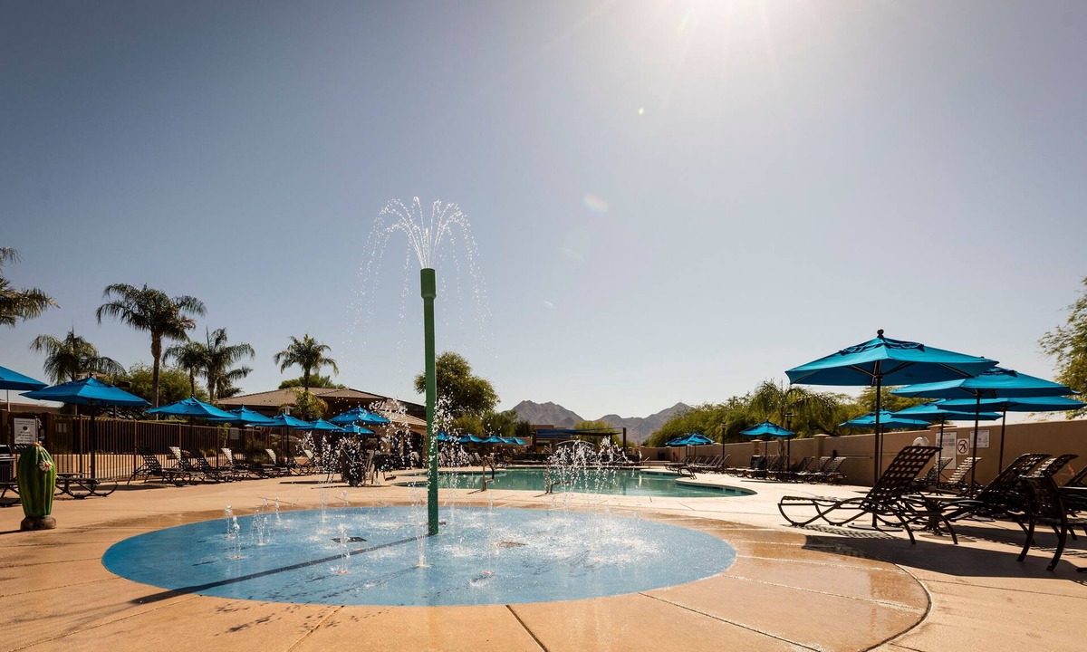 Scottsdale Links Resort | Scottsdale Links Resort - 3 BEDROOM 1 KING 2 QUEEN SUITE WITH ROLL-IN SHOWER