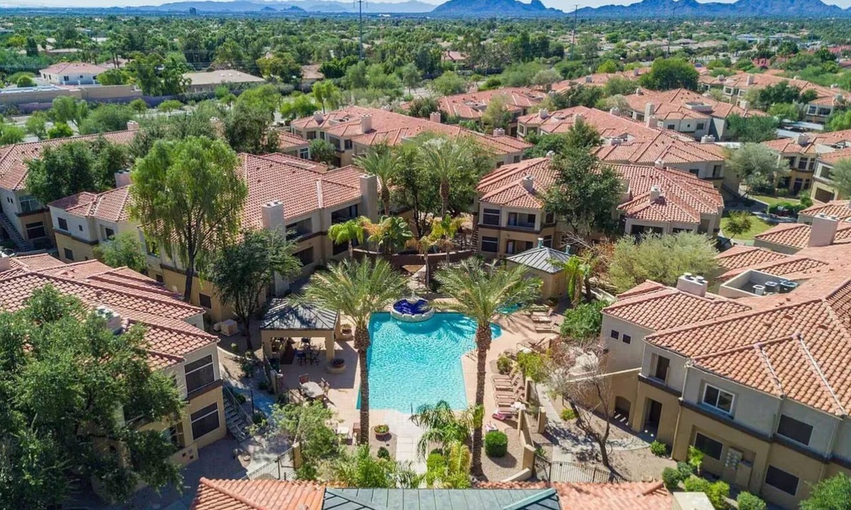 Central Scottsdale Condo | Scottsdale Poolside 3BR Condo - Mt Views - Luxury Community