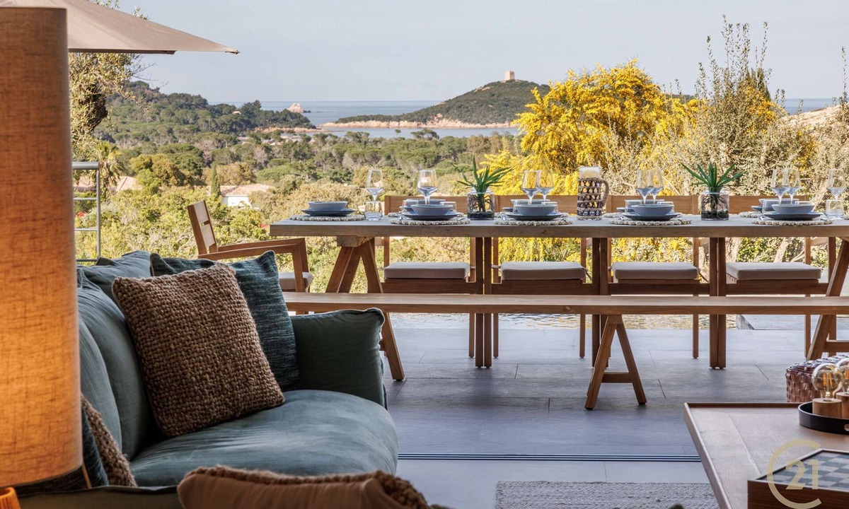 Cirendinu House | Sea view villa with swimming pool just a stone's throw from the beach!