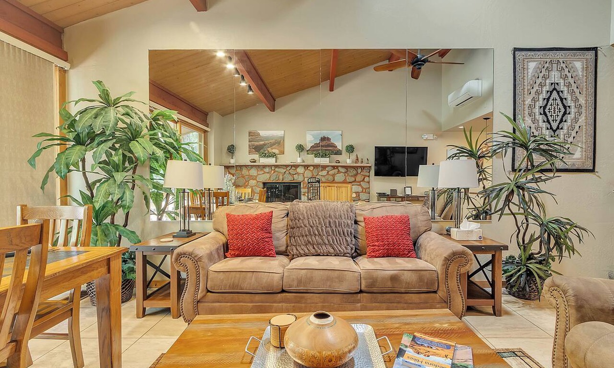Sedona Condo | Sedona Oak Creek Canyon Cottage: A cozy 2BR retreat near stunning canyon views.