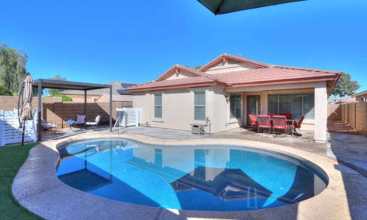 Maricopa House | Serene 4-bedroom, 3-bathroom house with Pool in Maricopa