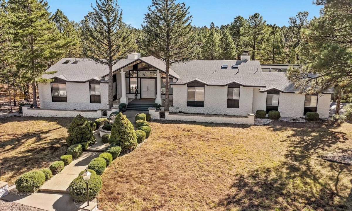 Flagstaff House | Serenity Pines Luxury Retreat with Indoor Pool!