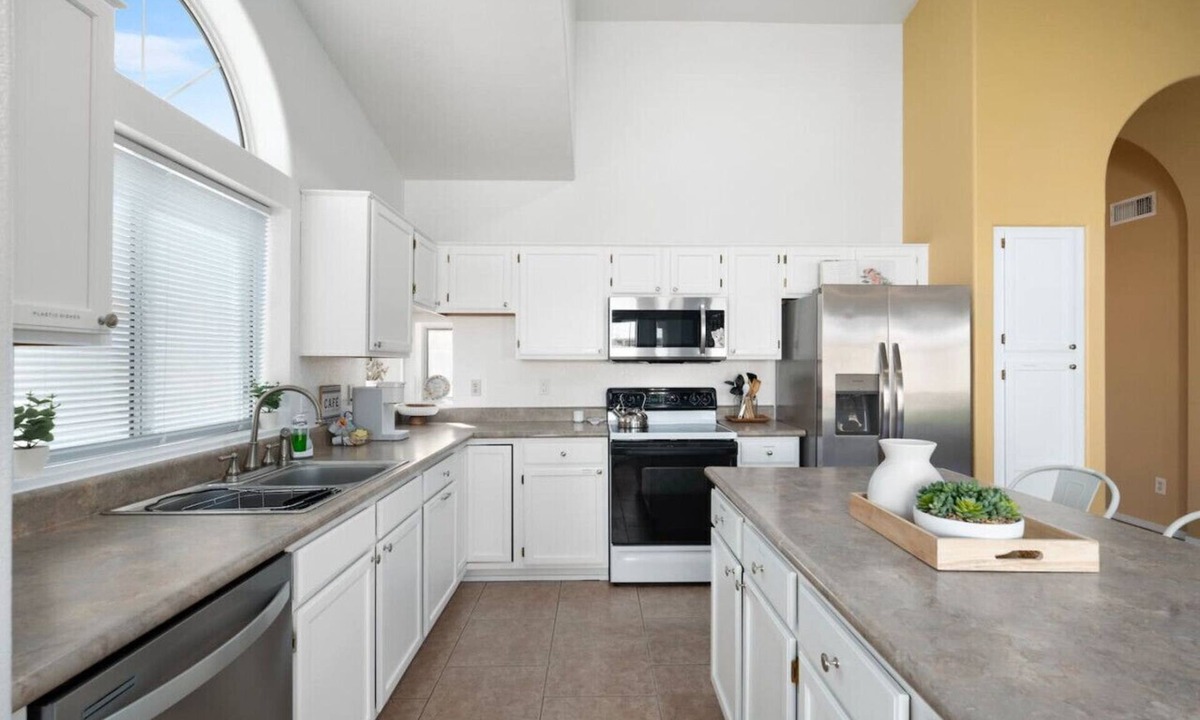 La Buena Vida House | Serenity Retreat | West Cavalier | Glendale Oasis