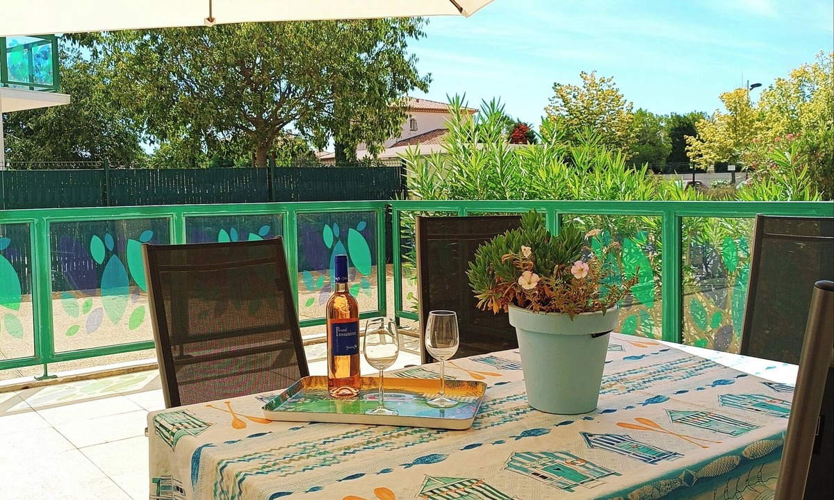 Serignan Apartment | Serignan-Canal du midi. Spacious apartment in luxury apartment complex. Full A/C