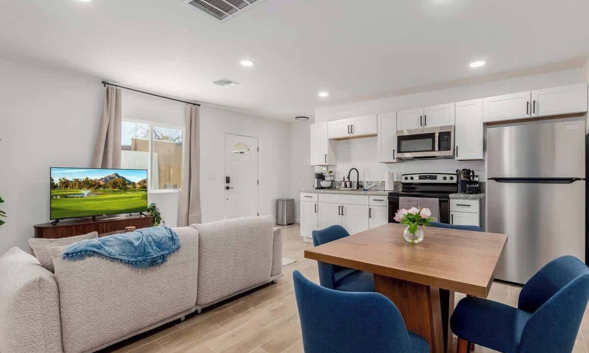 Peter Howell House | Soorya Guest House 2Bed 2BA Close to UofA