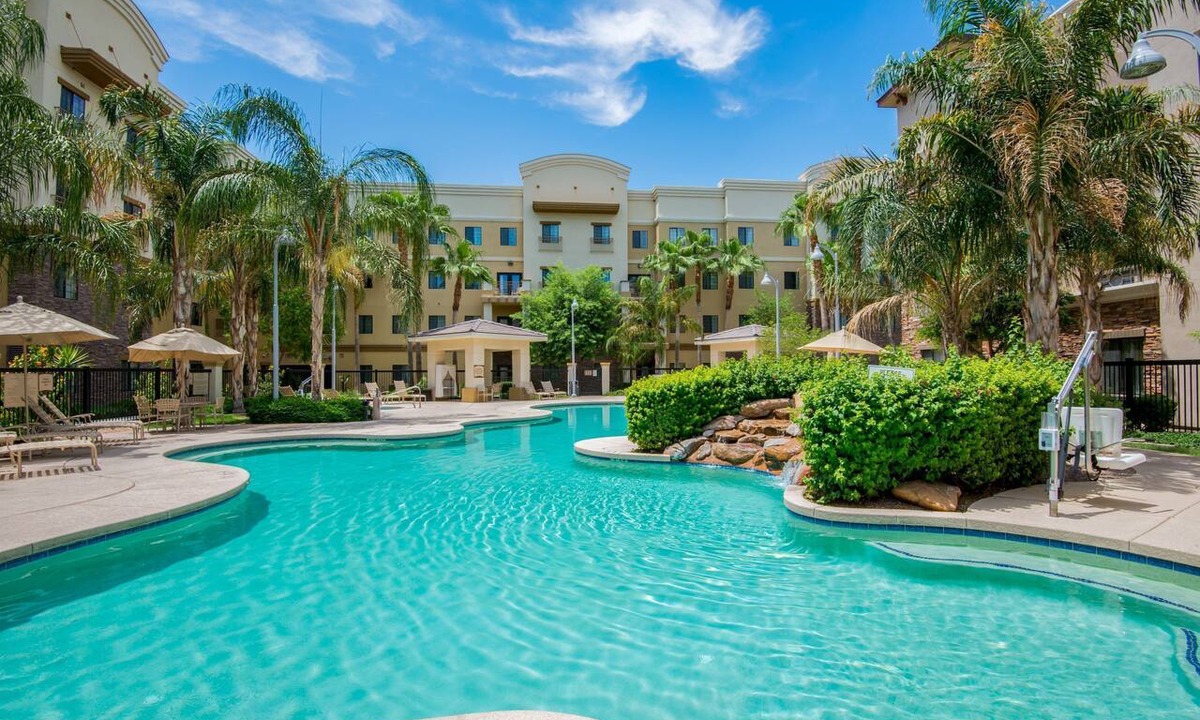 Glendale Sports and Entertainment District Apartment | Spacious 2BR Suite | Pool, Hot Tub & Hot Breakfast