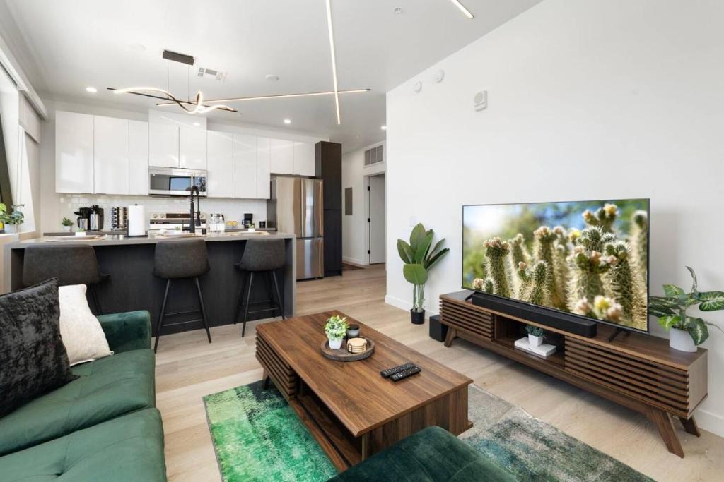 Evans Churchill Apartment | Spacious 2BR Suite with Fast Fiber Near Downtown PHX