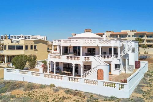 Las Conchas Villa | Spacious and Secluded Home Villa Hermosa II