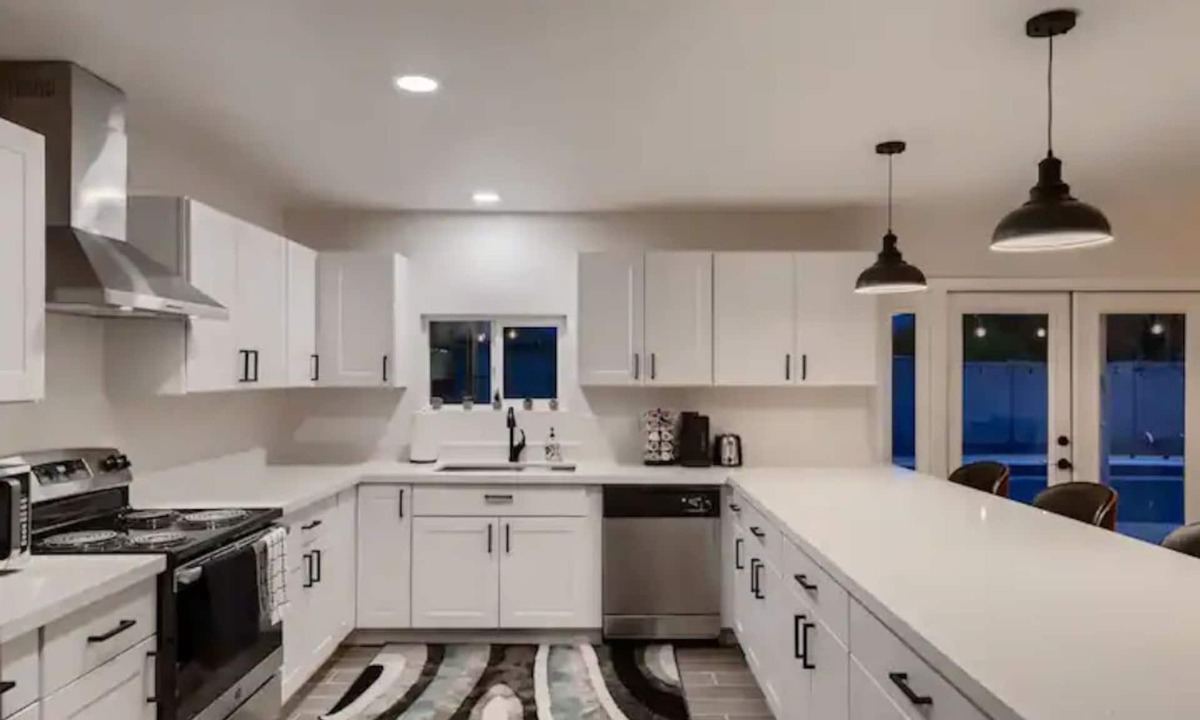 North Mountain House | Spacious Family Friendly 4 bedroom home w/pool.