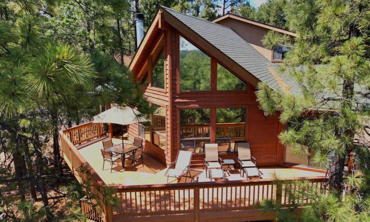 Munds Park Cabin | Spacious Family Mountain Cabin ~Fireplace ~2 Decks ~Near Lake