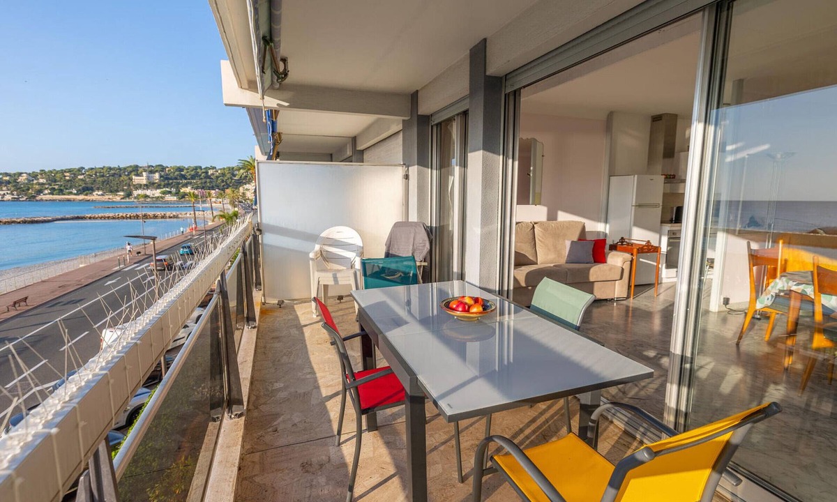 Roquebrune-Cap-Martin Apartment | Spacious air-conditioned studio near center and beaches, sea view terrace