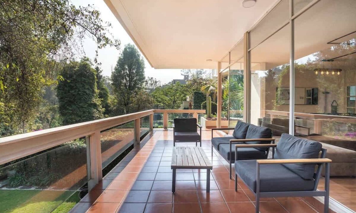 Naucalpan House | Spacious Home for Groups with Garden & Game Room