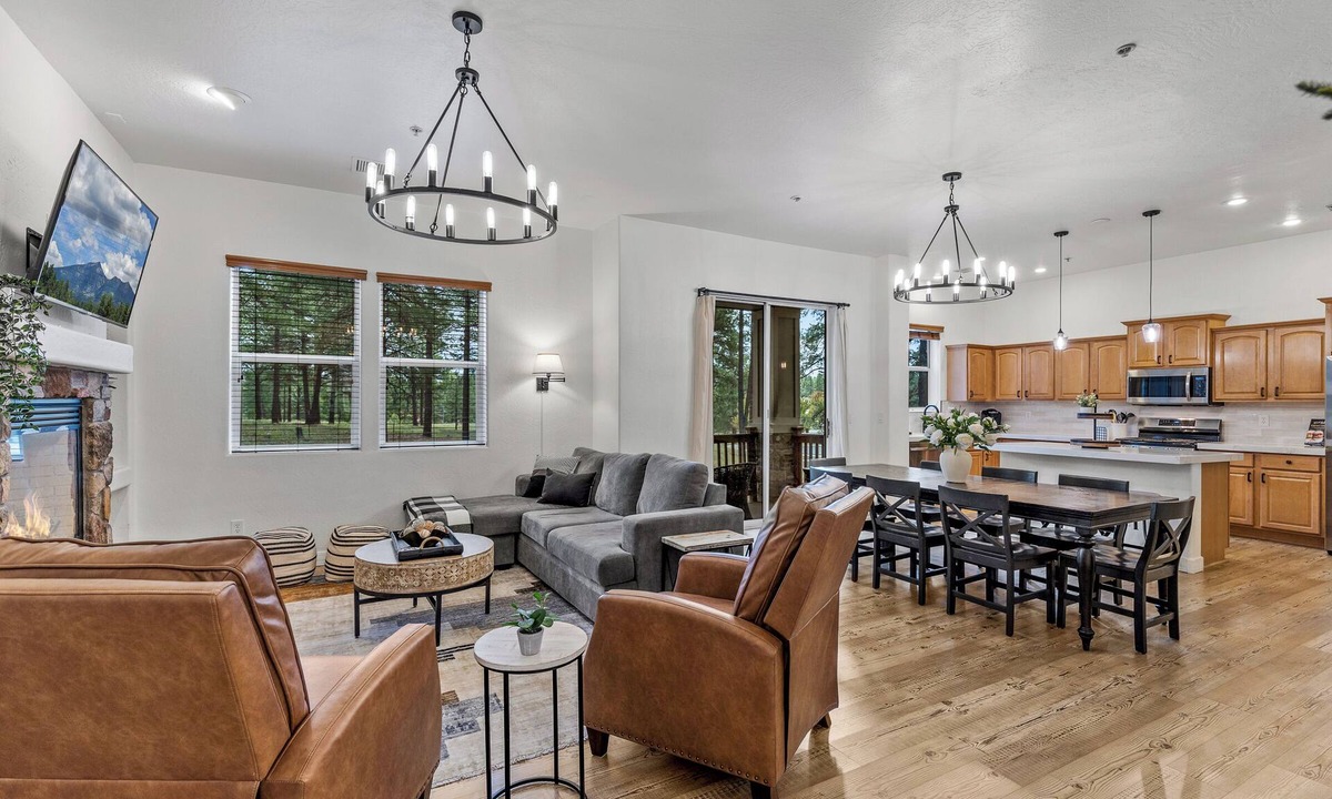 Flagstaff House | Spacious Luxury Home in the Pines 2 King Suites + Firepit + Gym/Office