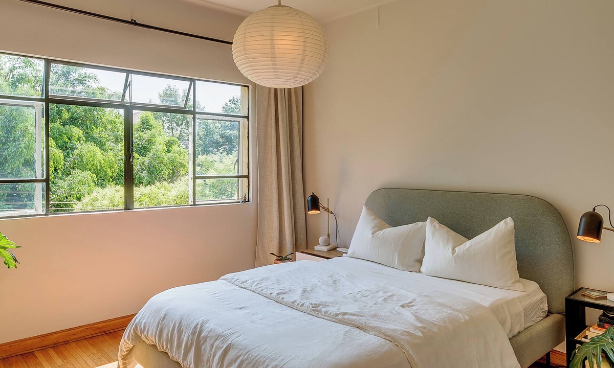 Colonia Cuauhtemoc Apartment | Spacious, Sunlit Sanctuary in Central Mexico City