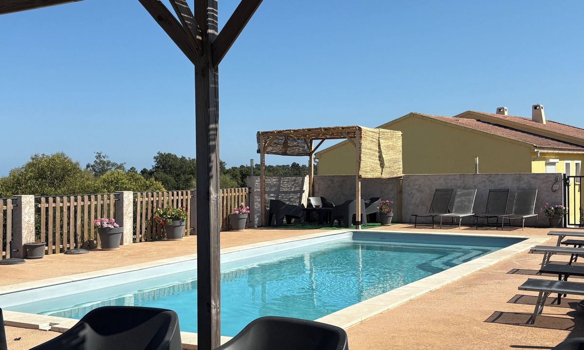 Solaro House | Spacious villa with pool, near SOLENZARA, sleeps 14/16