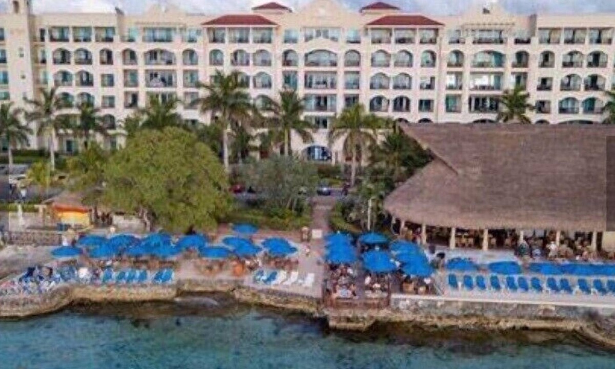 Cozumel Condo | Spectacular Landmark beachfront condo.