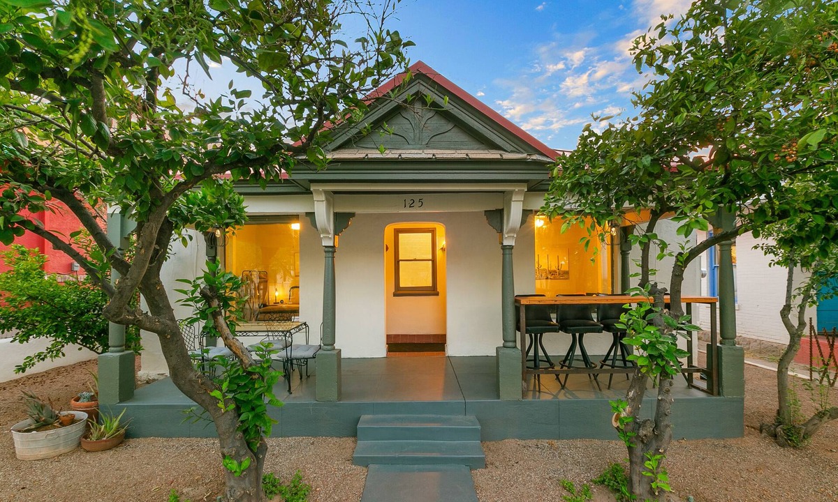Iron Horse Historic District House | Starlit Stay| Walk to Fox & Congress |Free parking