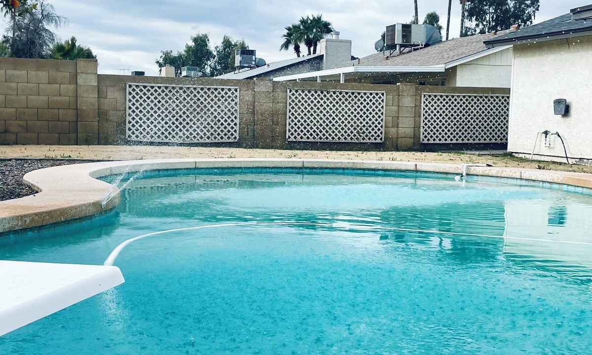 Villa De Paz House | StoneHeart Hidden Gem is a 3-bedroom house in Phoenix with AC, WiFi & Pool