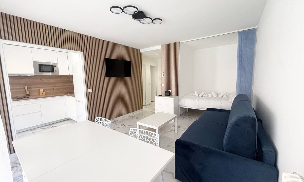 Juan-les-Pins Apartment | Studio 113 Résidence Eden