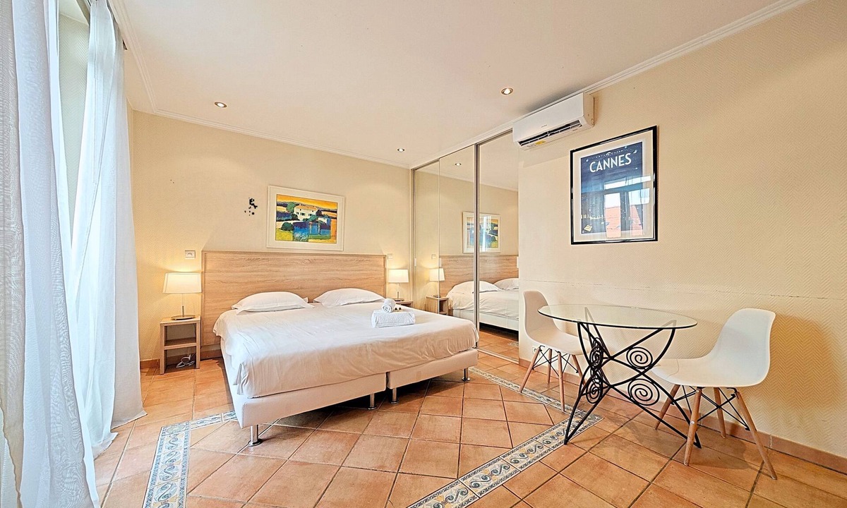 Cannes City Centre Apartment | Studio Commandant André 12 by Viva Riviera