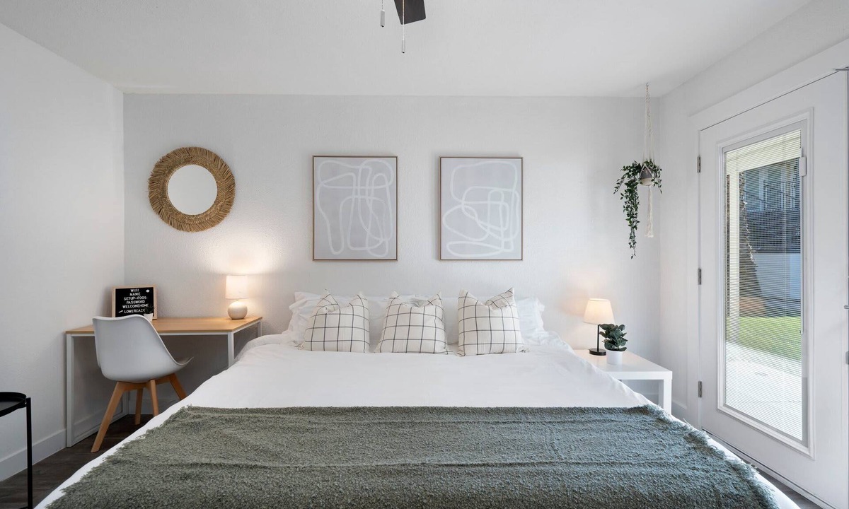 Encanto Apartment | Studio with King Bed Mins. to Encanto Park & Phoenix Zoo