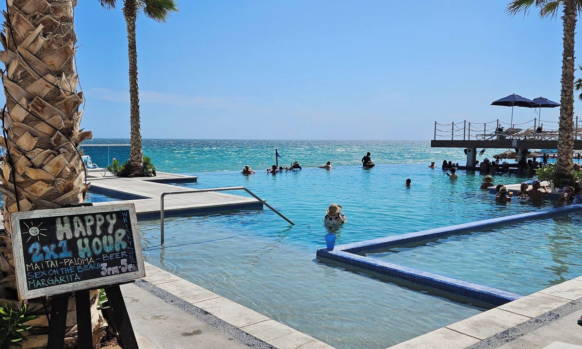 Puerto Penasco Condo | Stunning 5 O'Clock Somewhere Beachfront Condo