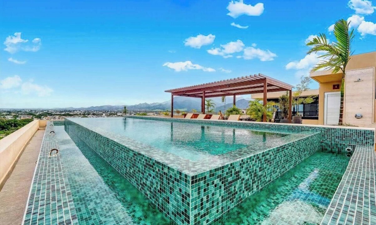 Diaz Ordaz Apartment | Stylish 1-Bedroom Retreat in Versalles Rooftop Pool & Gym