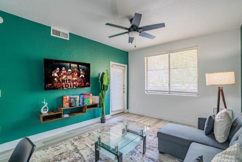 Glendale Sports and Entertainment District Apartment | Stylish 1BD Walk to Westgate Pool Gym WD