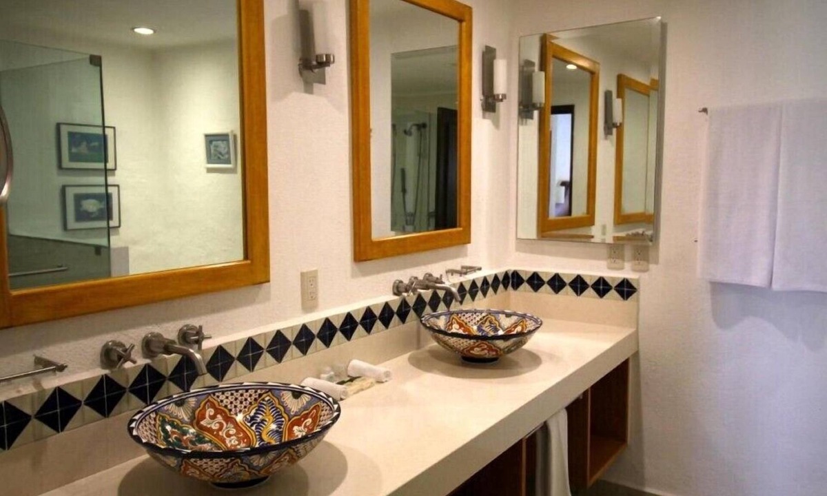 South Hotel Zone Hotel | Stylish 1BR Condo with Outdoor Pool in Park Royal Los Tules