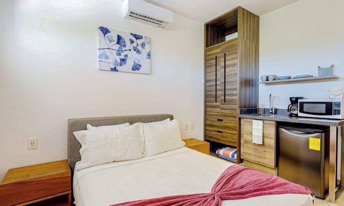 Akumal Condo | Stylish Studio near Akumal - Rooftop Pool & WiFi